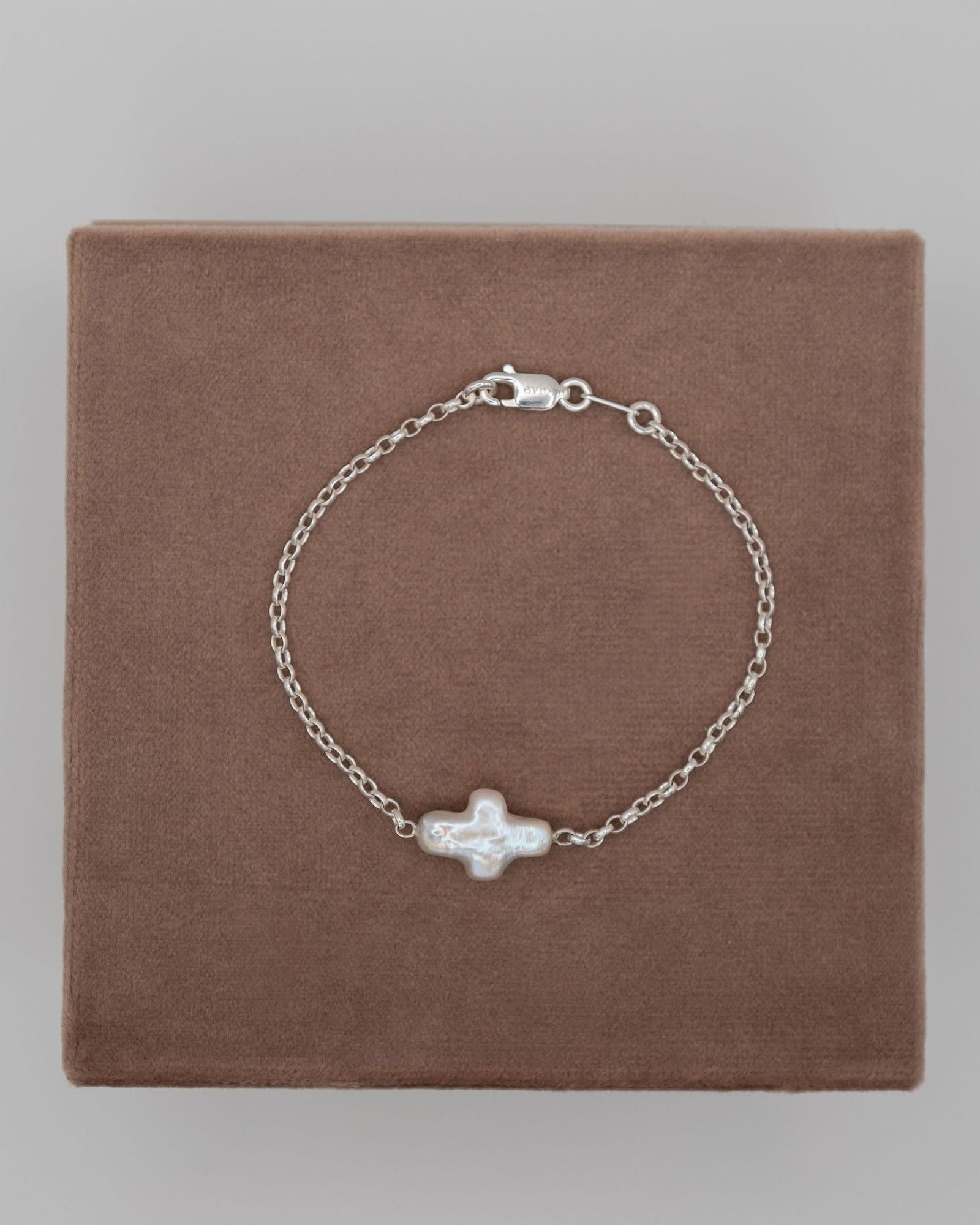 Cross Pearl Armband